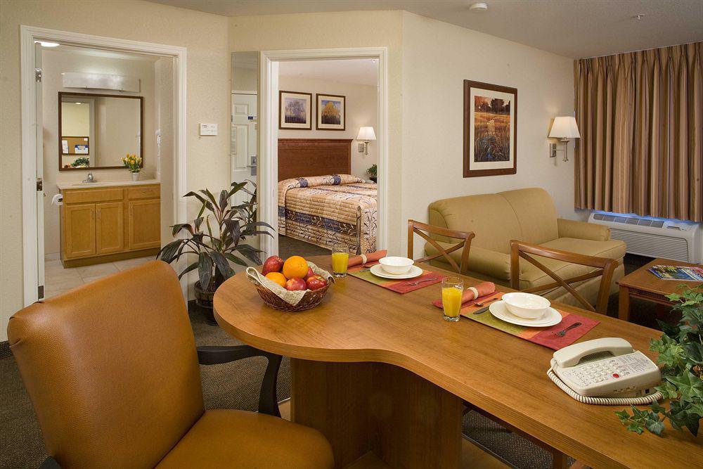 Candlewood Victoria By Ihg Rom bilde